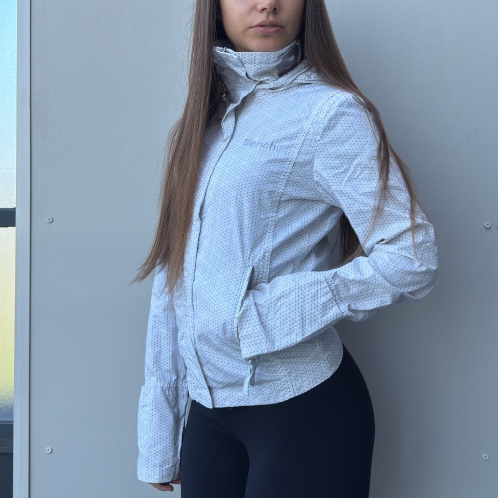 Bench Lightweight Hooded Jacket – Women’s Size S